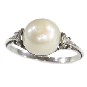 Vintage platinum ring with big pearl and rose cut diamonds